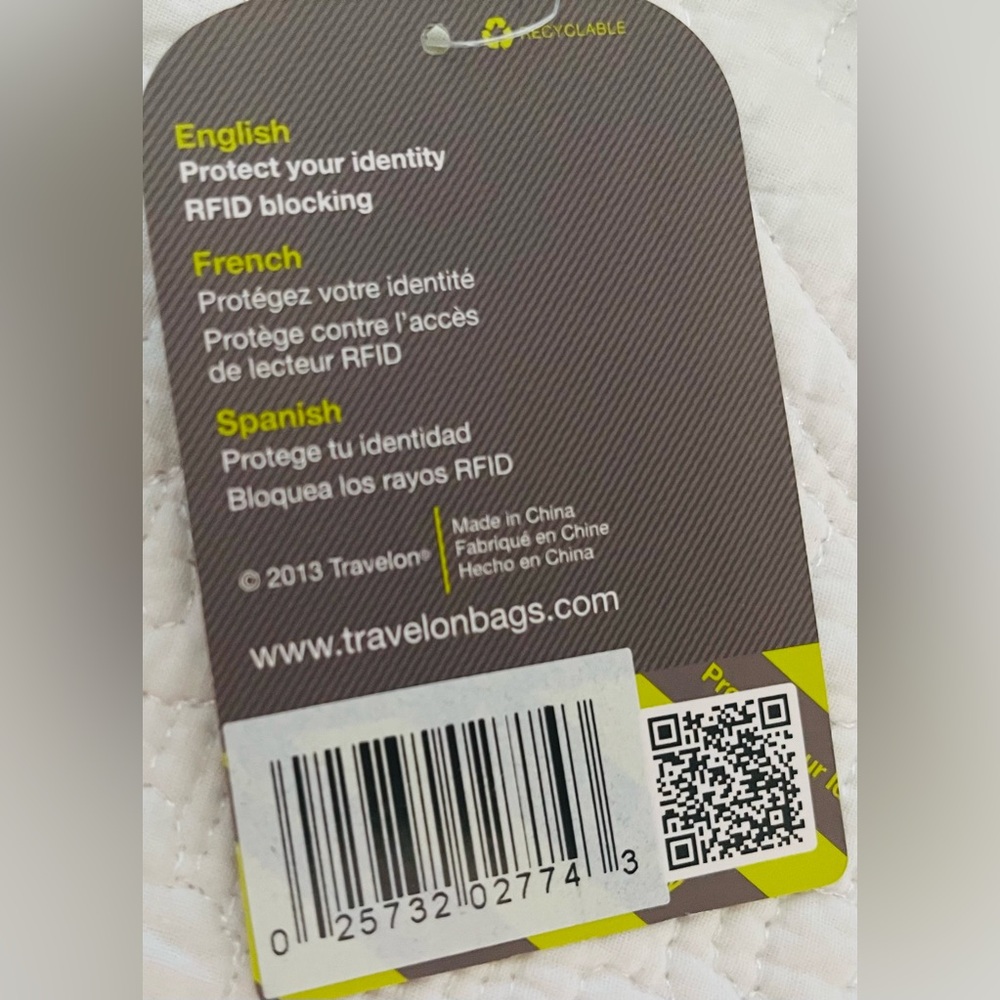 TRAVELON SAFE ID RFID BLOCKING WALLET - Picture 2 of 4